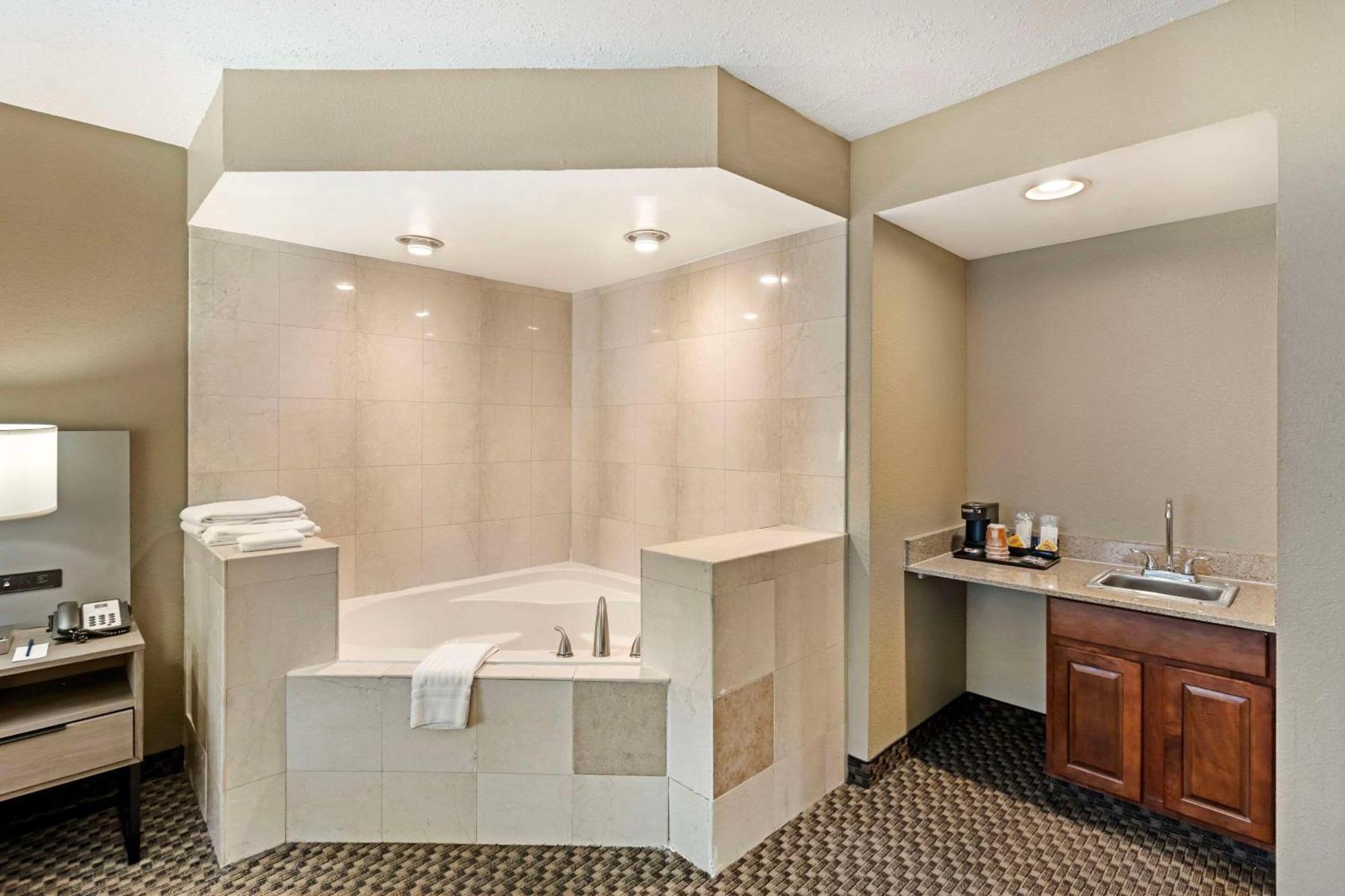 Comfort Inn & Suites Carneys Point מראה חיצוני תמונה